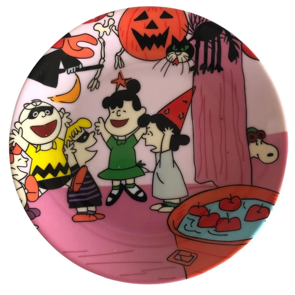 PEANUTS NEW Halloween Party Scene Set of 4 Appetizer Dessert Plates Pink Rare